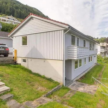 Ovre Stedjeveg 32 Hotell